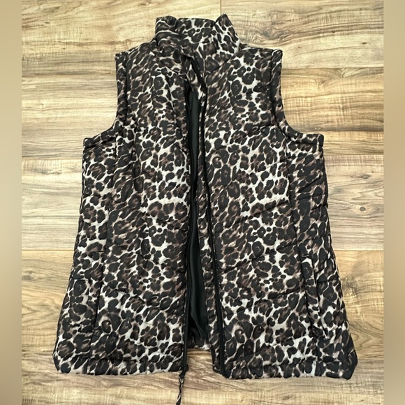 NWOT! Animal Print Puffer Vest Jacket (Small) - Picture 3 of 6
